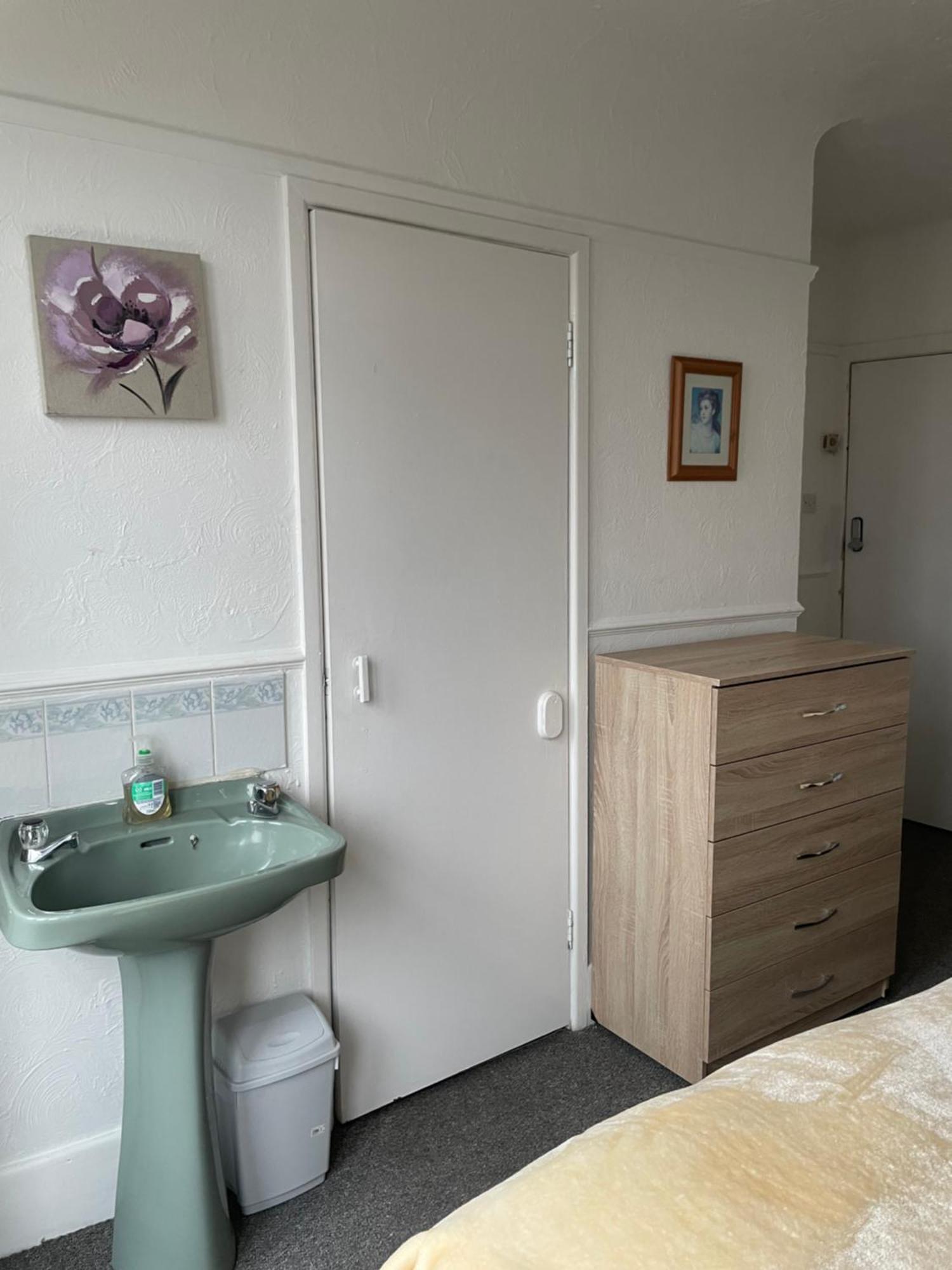 Amitie Guest House Bournemouth Exterior photo